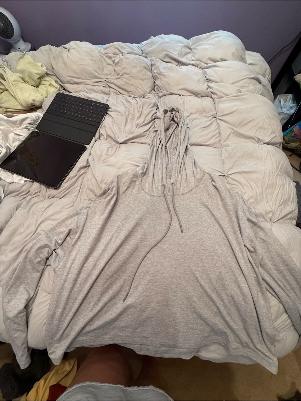 Athleta Light Gray Hooded Cropped Long Sleeve Top – Size XL